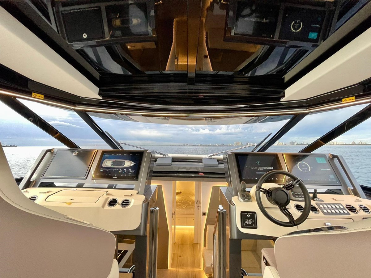 https://arconyachts.ams3.digitaloceanspaces.com/137076/conversions/large_4081898-optimize.jpg