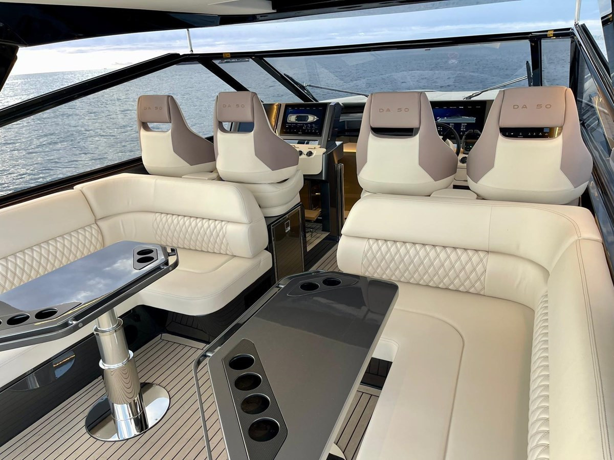 https://arconyachts.ams3.digitaloceanspaces.com/137092/conversions/large_4081908-optimize.jpg