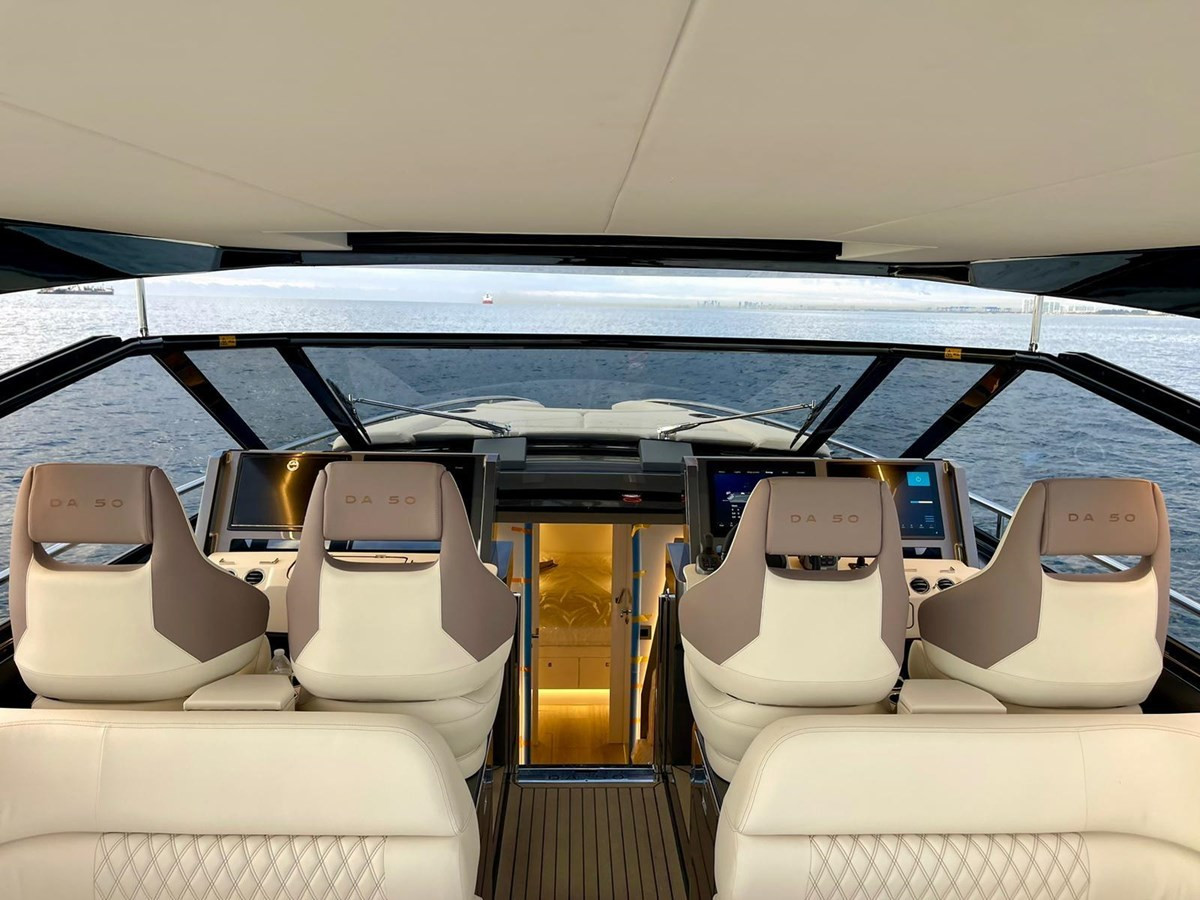 https://arconyachts.ams3.digitaloceanspaces.com/137095/conversions/large_4081910-optimize.jpg