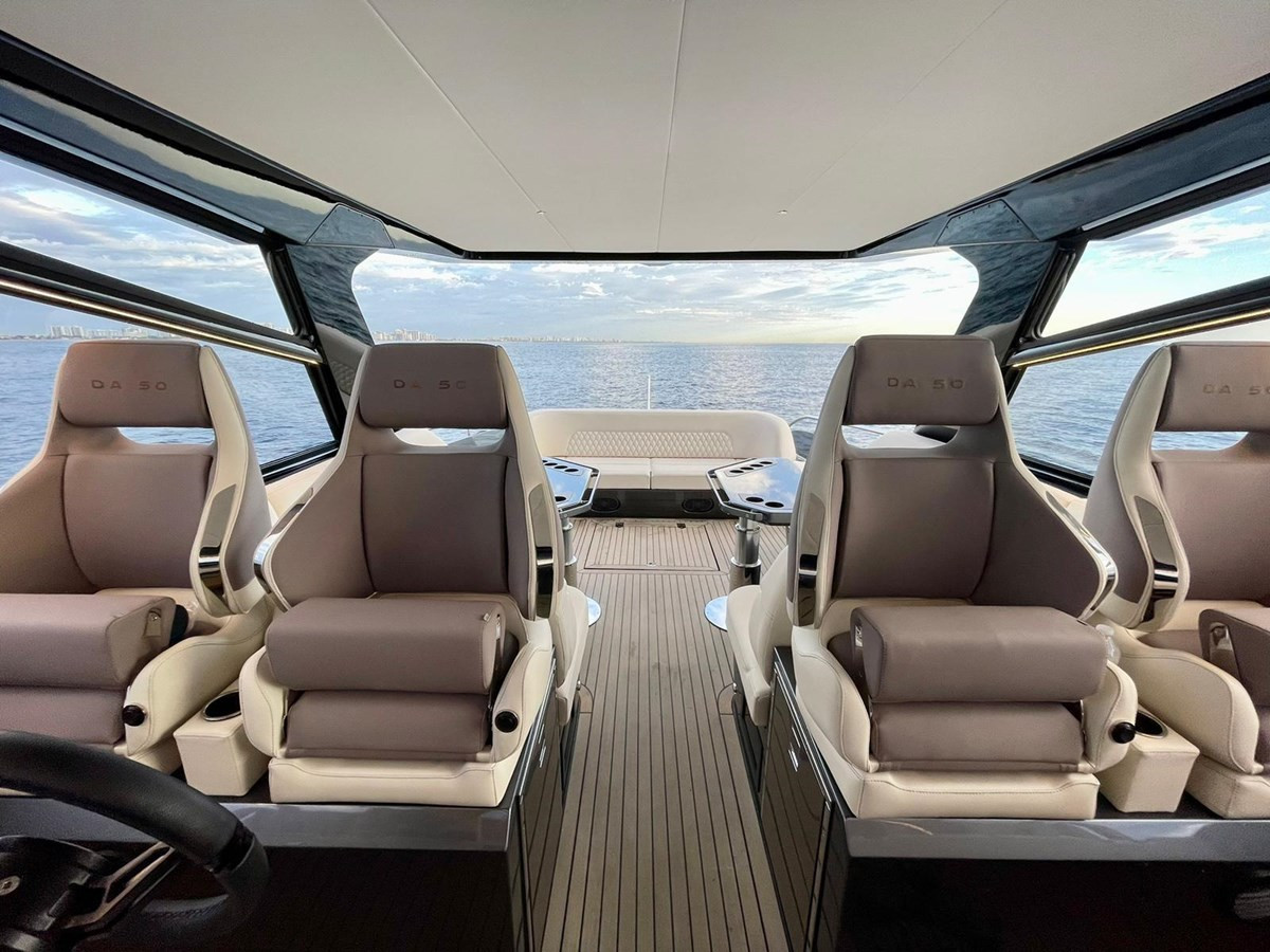https://arconyachts.ams3.digitaloceanspaces.com/137101/conversions/large_4081915-optimize.jpg