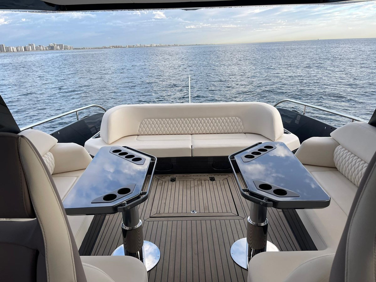 https://arconyachts.ams3.digitaloceanspaces.com/137103/conversions/large_4081916-optimize.jpg