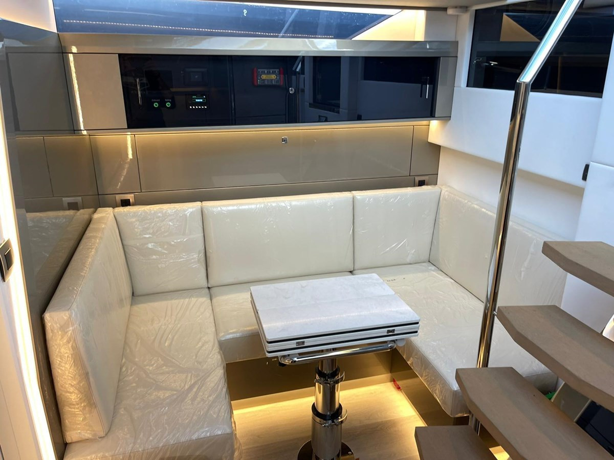 https://arconyachts.ams3.digitaloceanspaces.com/137104/conversions/large_4081917-optimize.jpg