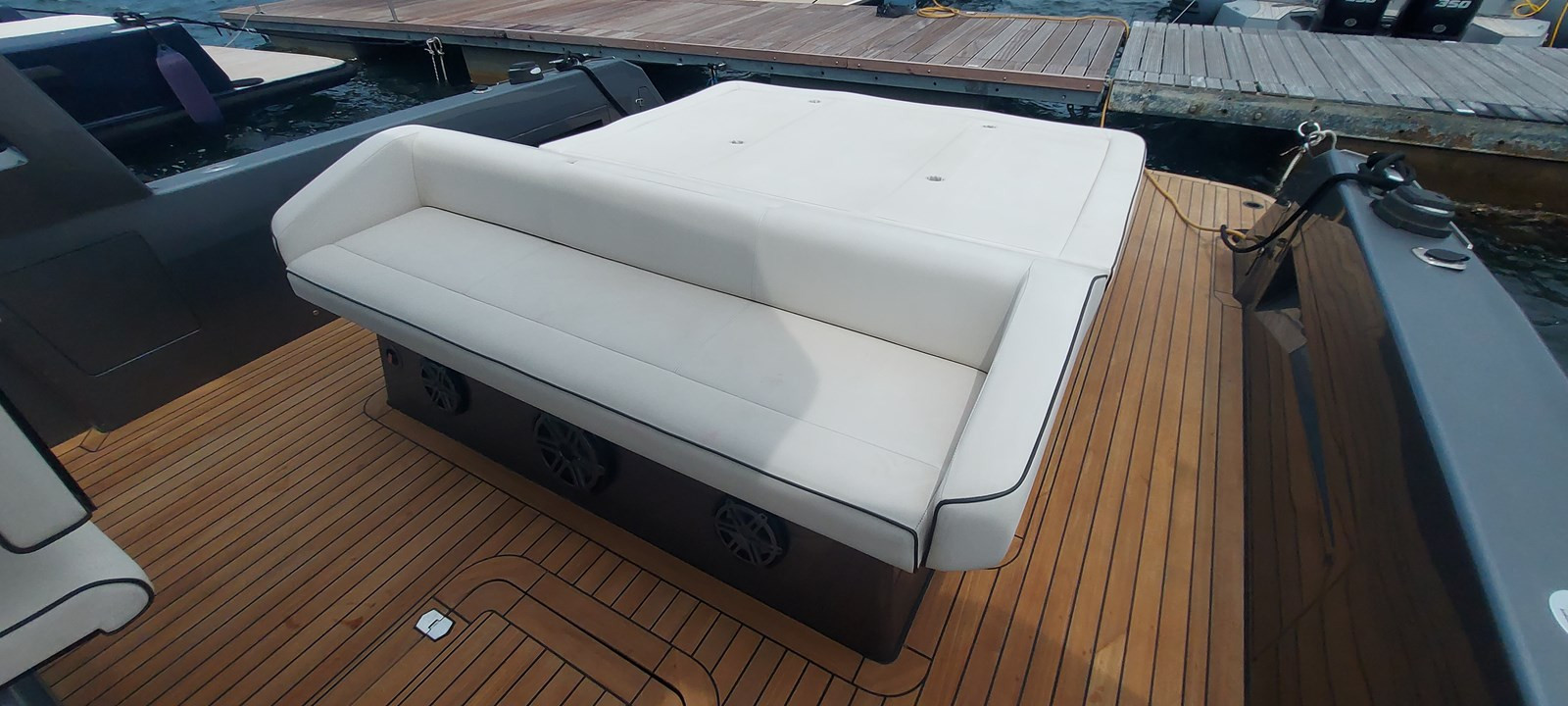 https://arconyachts.ams3.digitaloceanspaces.com/137120/conversions/large_4130965-optimize.jpg