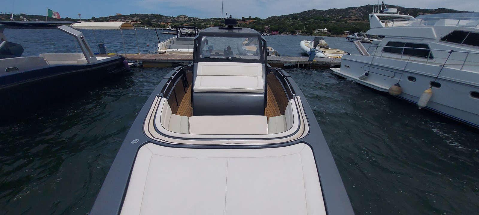 https://arconyachts.ams3.digitaloceanspaces.com/137134/conversions/large_4130970-optimize.jpg