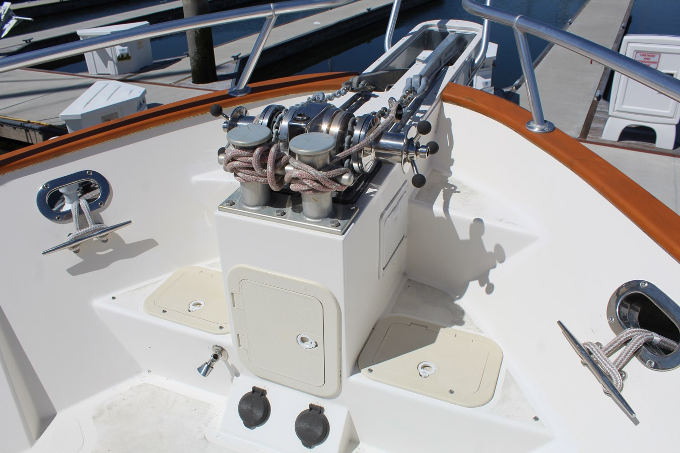 https://arconyachts.ams3.digitaloceanspaces.com/137135/conversions/large_4177222-optimize.jpg