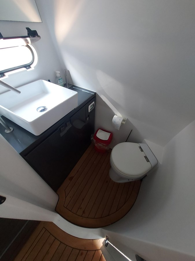 https://arconyachts.ams3.digitaloceanspaces.com/137148/conversions/large_4130975-optimize.jpg