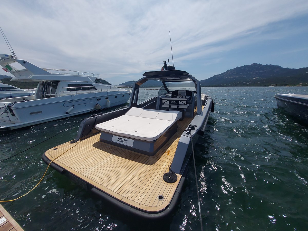 https://arconyachts.ams3.digitaloceanspaces.com/137153/conversions/large_4130977-optimize.jpg