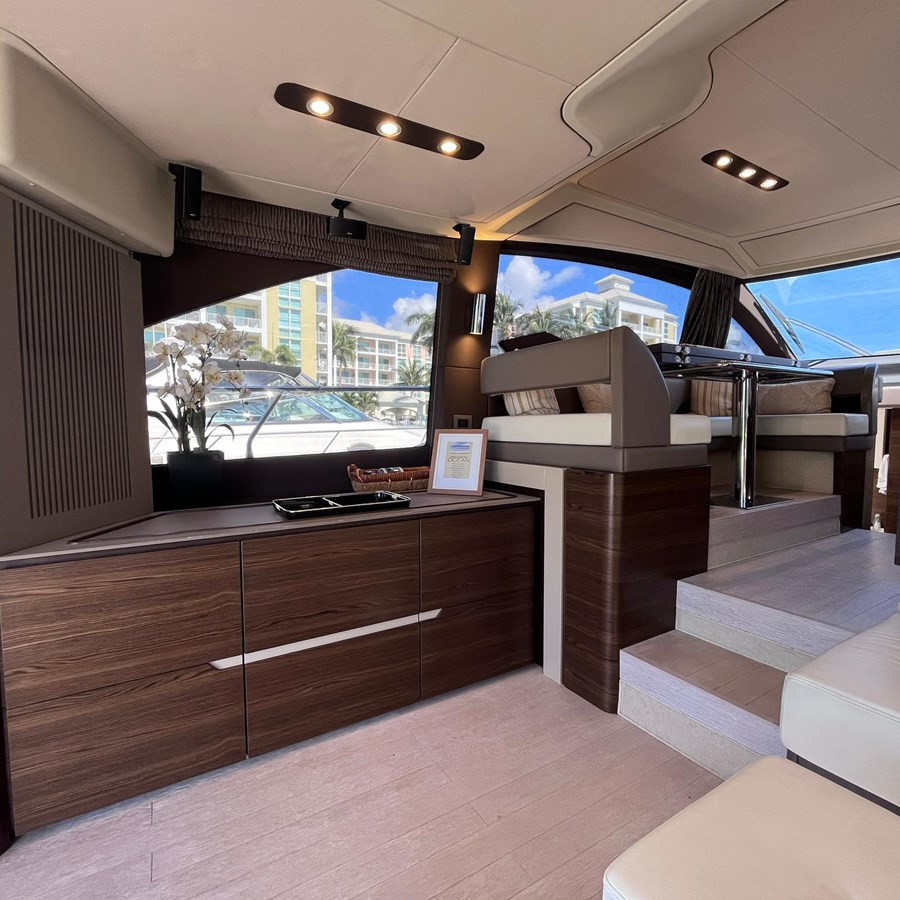 https://arconyachts.ams3.digitaloceanspaces.com/137354/conversions/large_4234549-optimize.jpg
