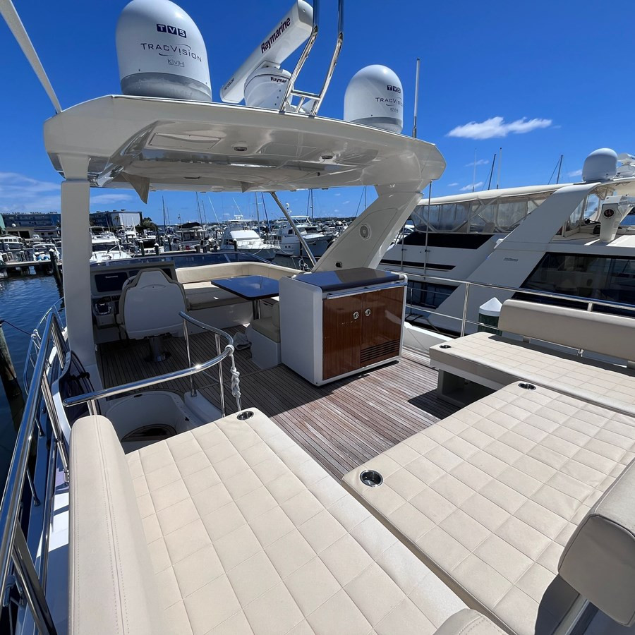 https://arconyachts.ams3.digitaloceanspaces.com/137401/conversions/large_4234565-optimize.jpg