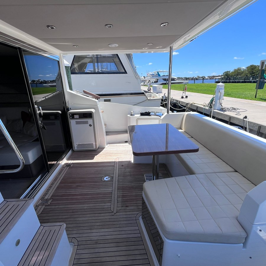 https://arconyachts.ams3.digitaloceanspaces.com/137425/conversions/large_4234573-optimize.jpg