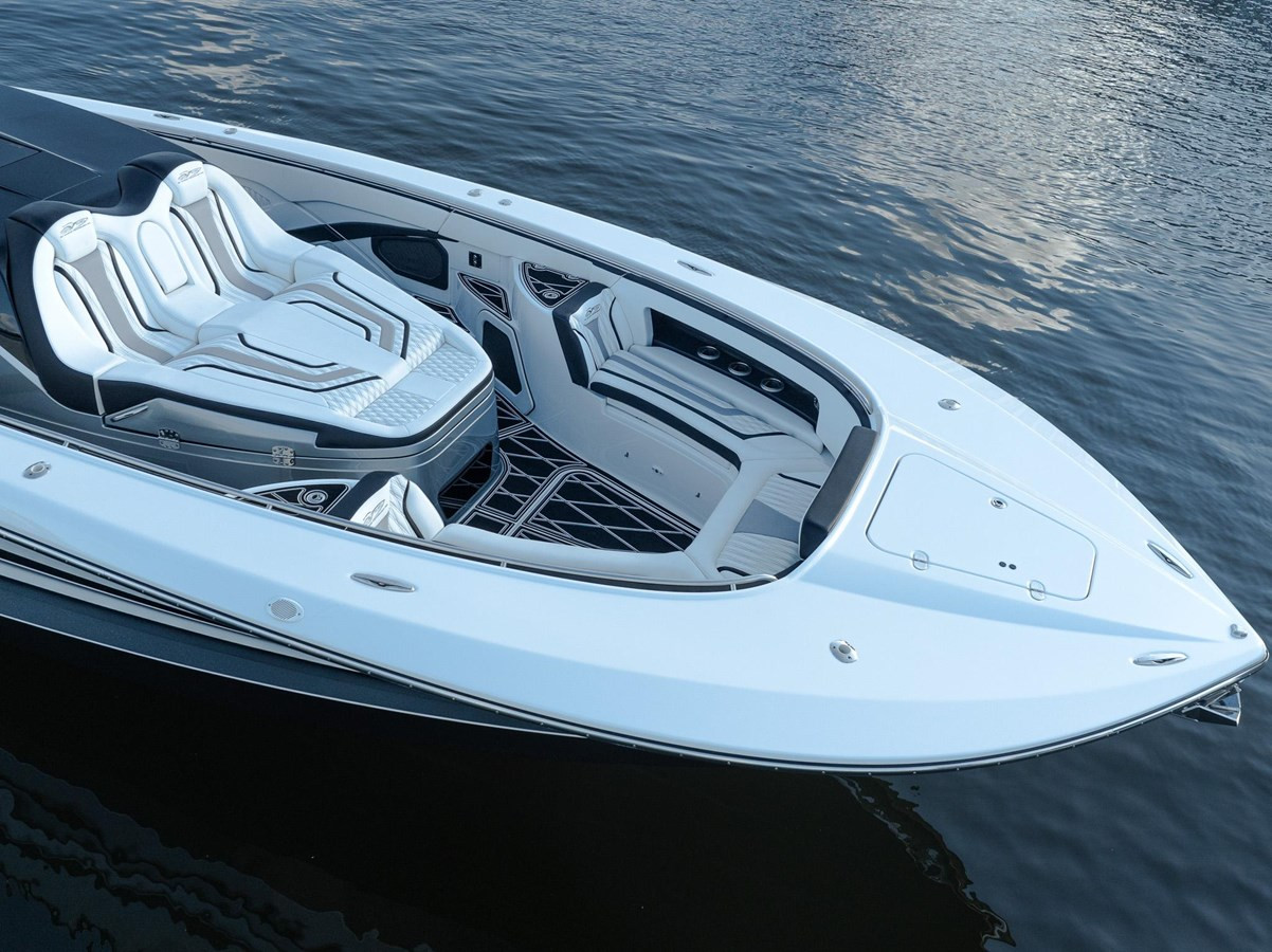 https://arconyachts.ams3.digitaloceanspaces.com/137474/conversions/large_4241752-optimize.jpg