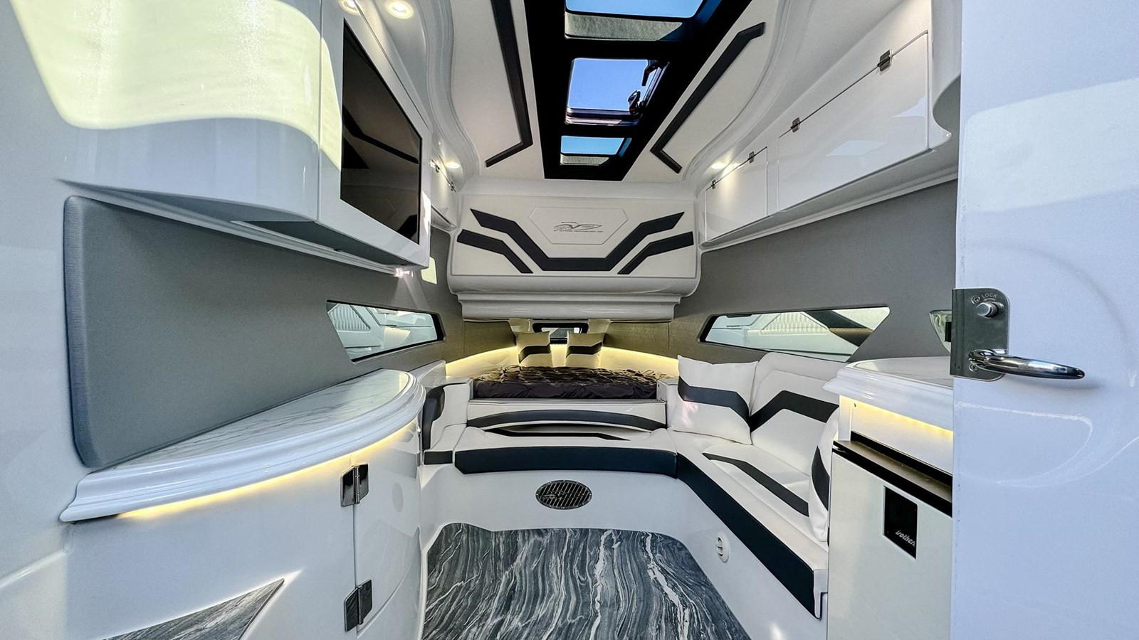 https://arconyachts.ams3.digitaloceanspaces.com/137503/conversions/large_4243041-optimize.jpg
