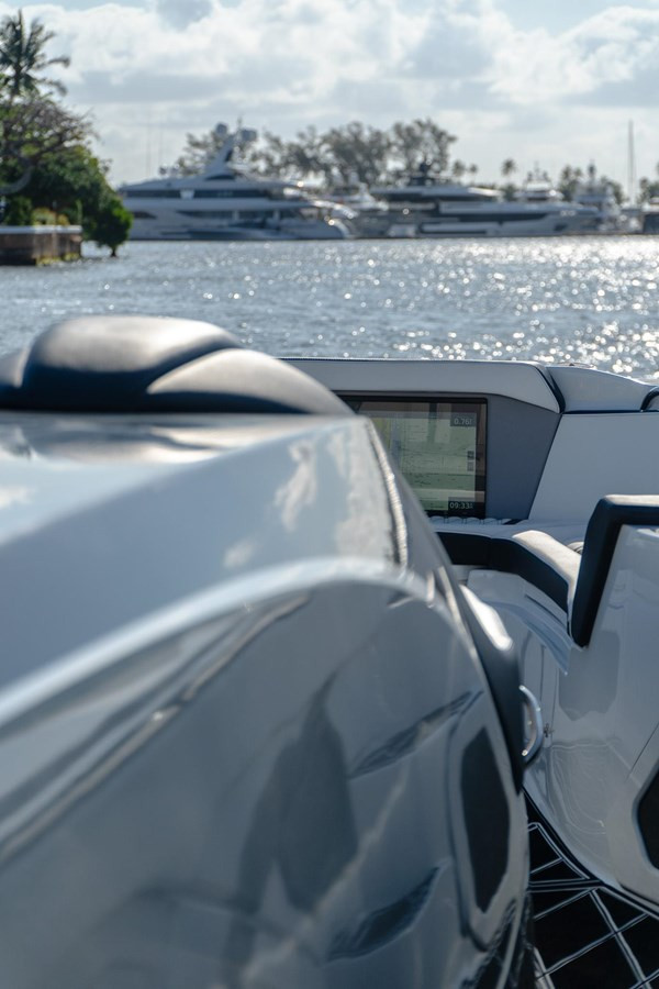https://arconyachts.ams3.digitaloceanspaces.com/137585/conversions/large_4241801-optimize.jpg