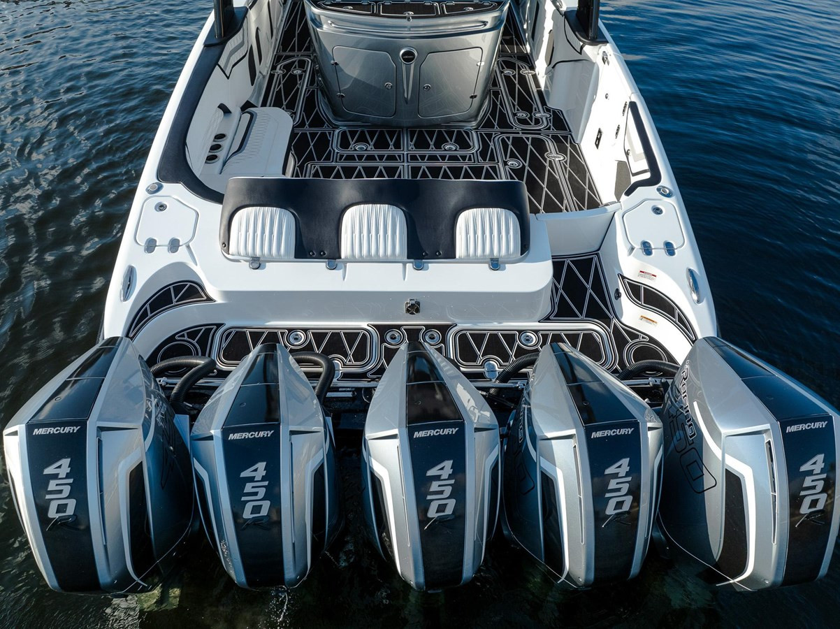 https://arconyachts.ams3.digitaloceanspaces.com/137601/conversions/large_4241807-optimize.jpg