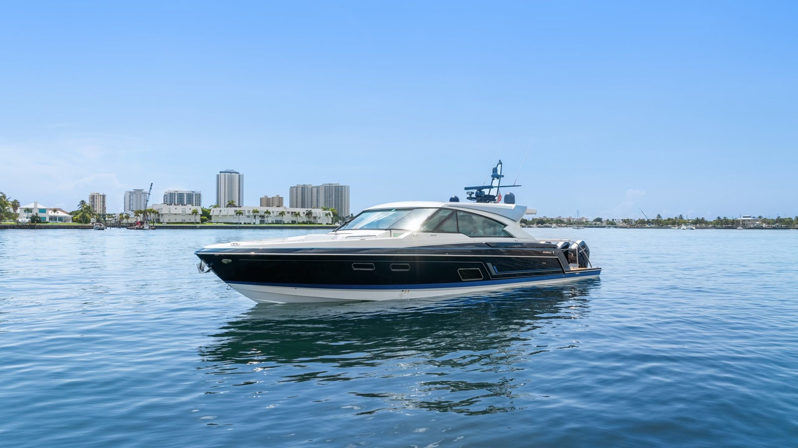 https://arconyachts.ams3.digitaloceanspaces.com/137652/conversions/large_4296375-optimize.jpg