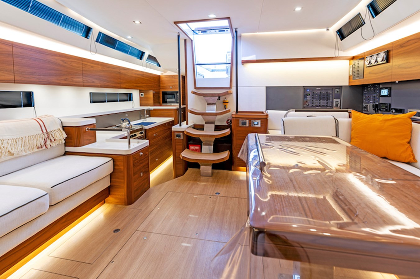 https://arconyachts.ams3.digitaloceanspaces.com/137692/conversions/large_4595156-optimize.jpg