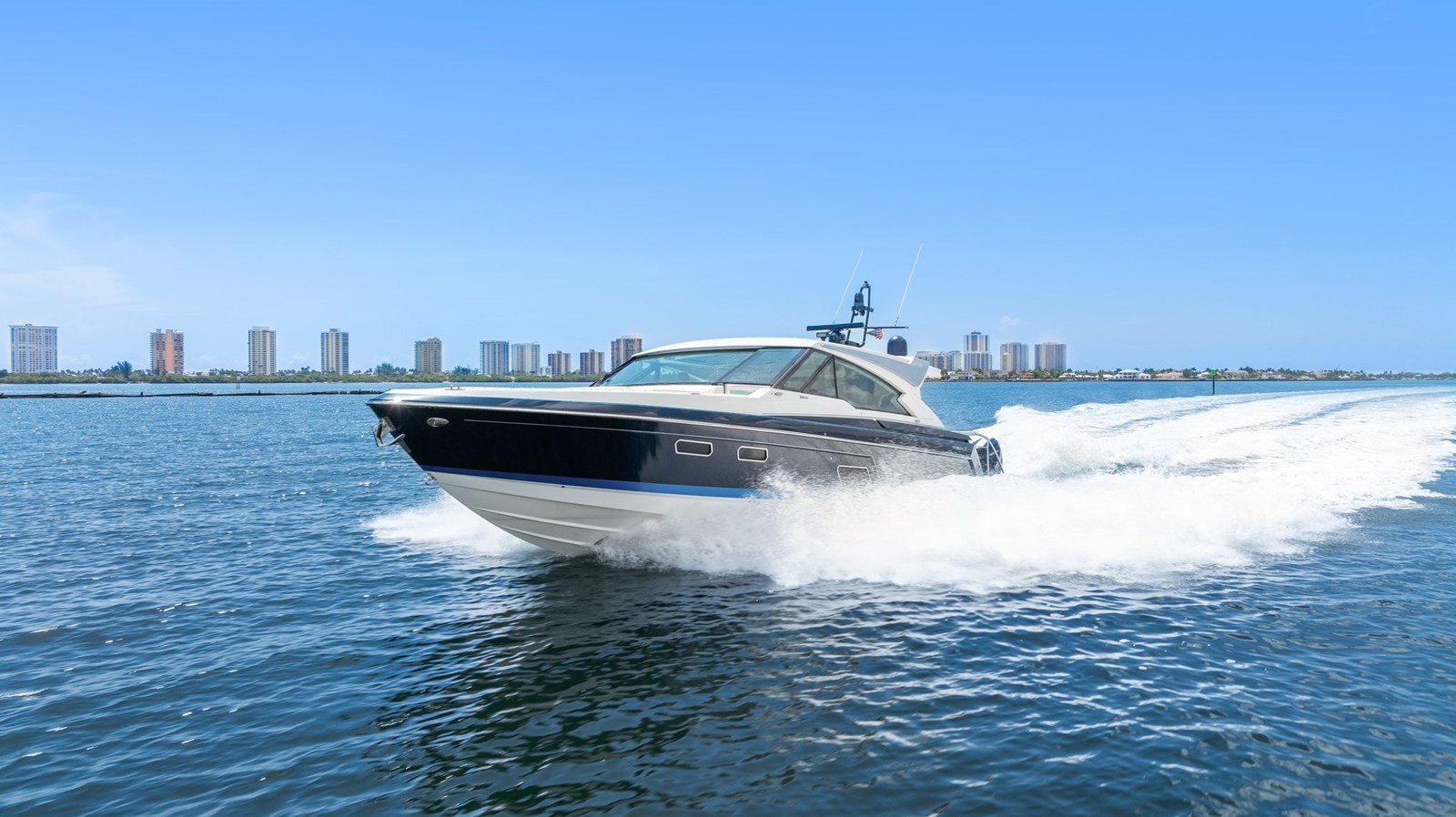https://arconyachts.ams3.digitaloceanspaces.com/137699/conversions/large_4296301-optimize.jpg