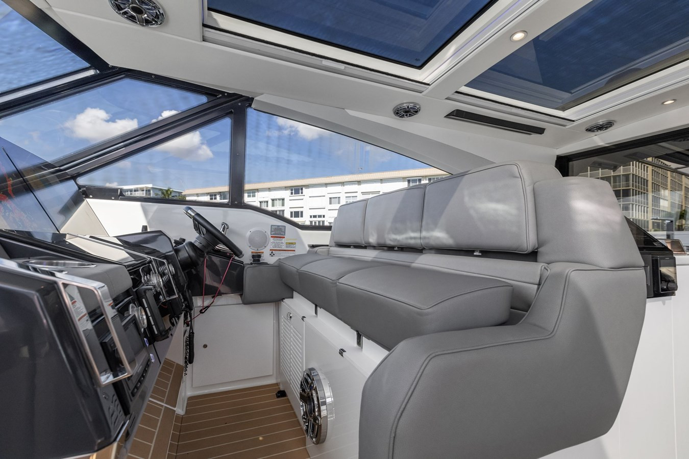 https://arconyachts.ams3.digitaloceanspaces.com/137756/conversions/large_4296320-optimize.jpg