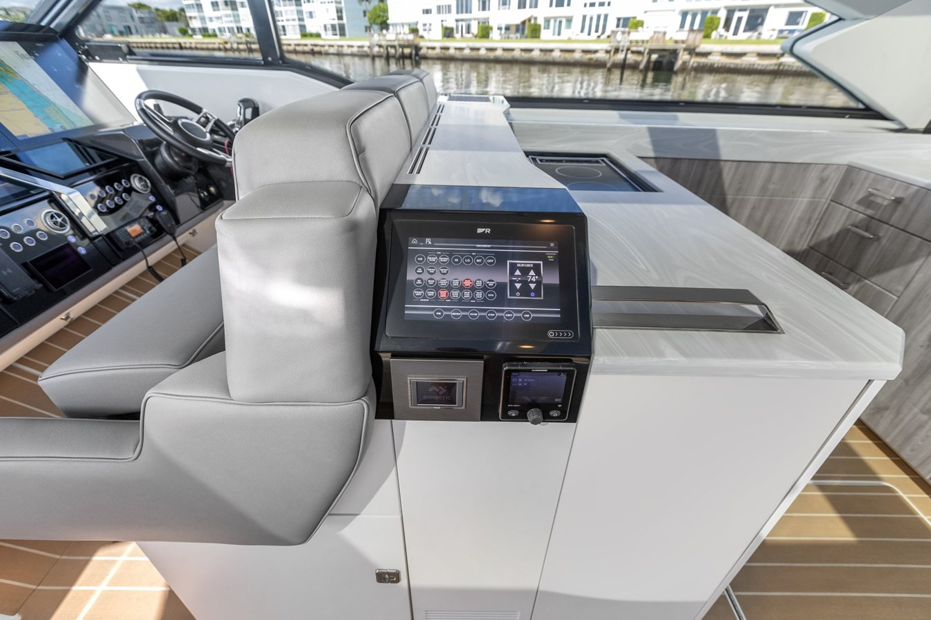 https://arconyachts.ams3.digitaloceanspaces.com/137772/conversions/large_4296325-optimize.jpg