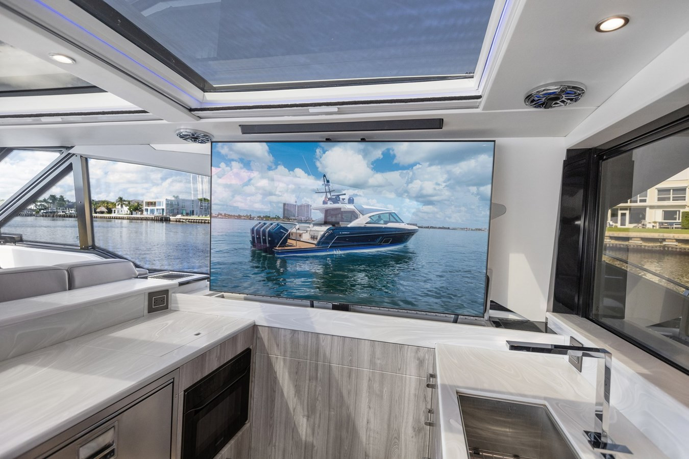 https://arconyachts.ams3.digitaloceanspaces.com/137788/conversions/large_4296330-optimize.jpg