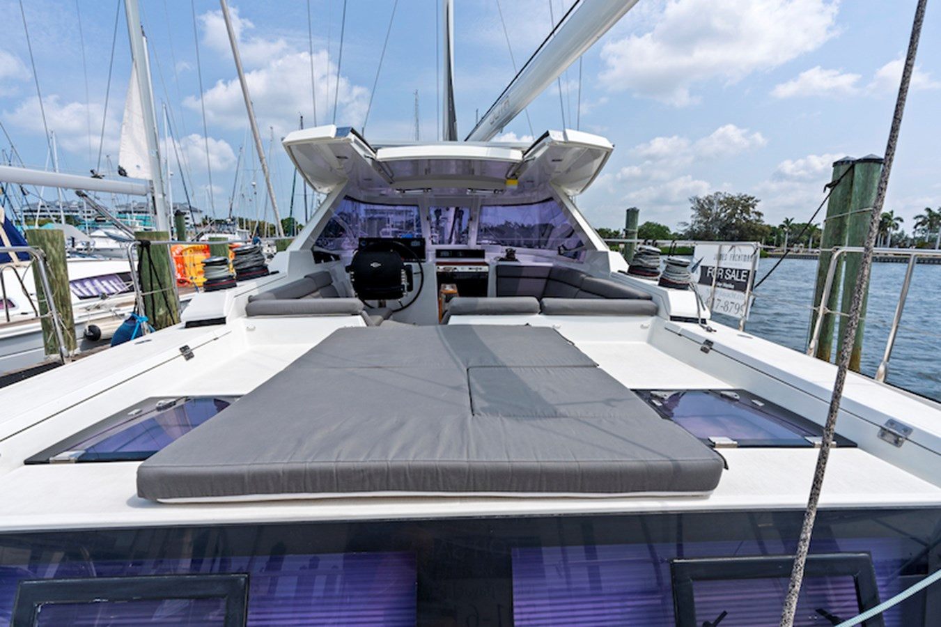 https://arconyachts.ams3.digitaloceanspaces.com/137802/conversions/large_4595171-optimize.jpg