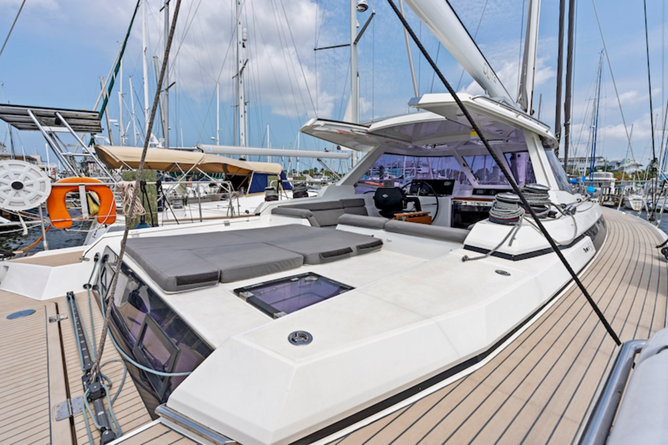 https://arconyachts.ams3.digitaloceanspaces.com/137809/conversions/large_4595173-optimize.jpg