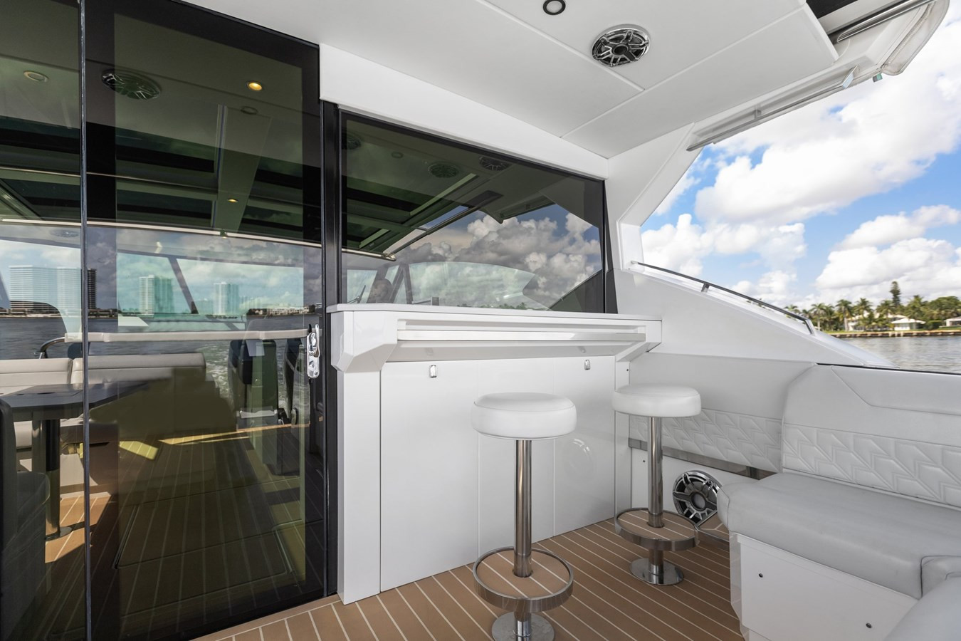 https://arconyachts.ams3.digitaloceanspaces.com/137810/conversions/large_4296337-optimize.jpg