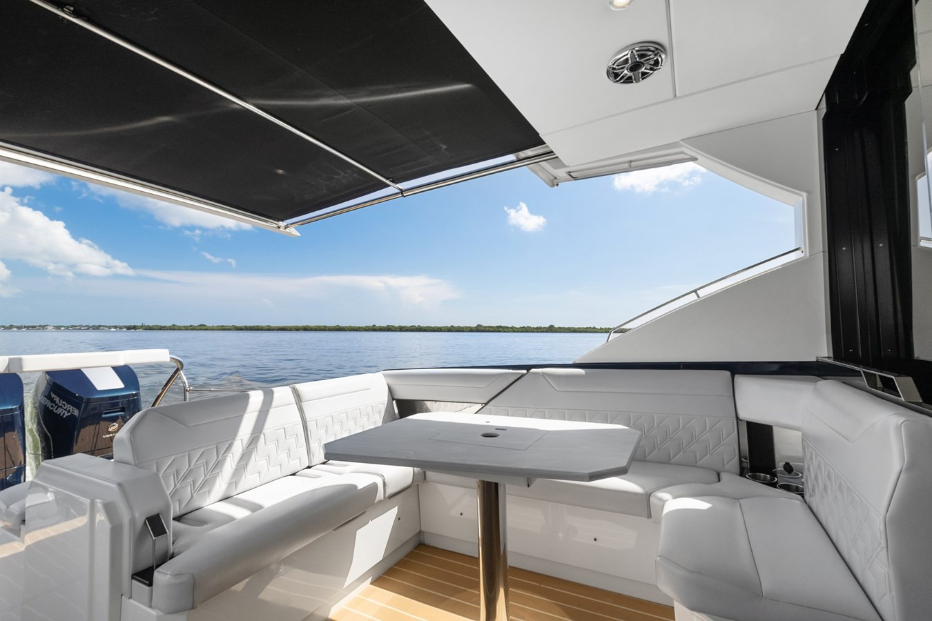 https://arconyachts.ams3.digitaloceanspaces.com/137817/conversions/large_4296339-optimize.jpg