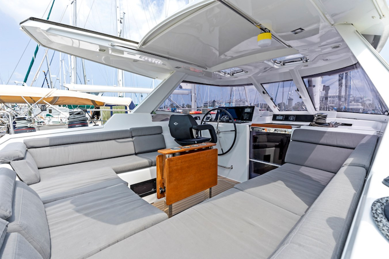 https://arconyachts.ams3.digitaloceanspaces.com/137824/conversions/large_4595178-optimize.jpg