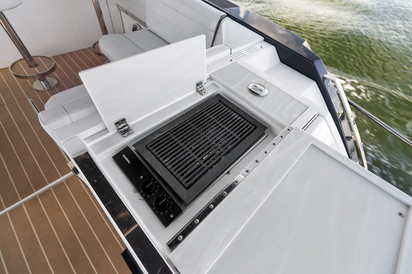 https://arconyachts.ams3.digitaloceanspaces.com/137829/conversions/large_4296343-optimize.jpg