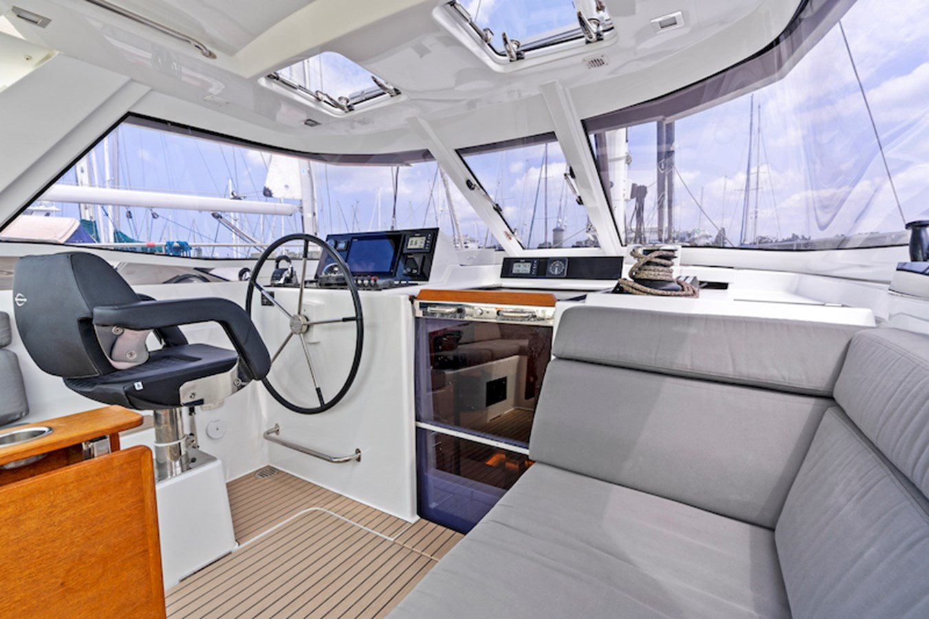 https://arconyachts.ams3.digitaloceanspaces.com/137836/conversions/large_4595183-optimize.jpg