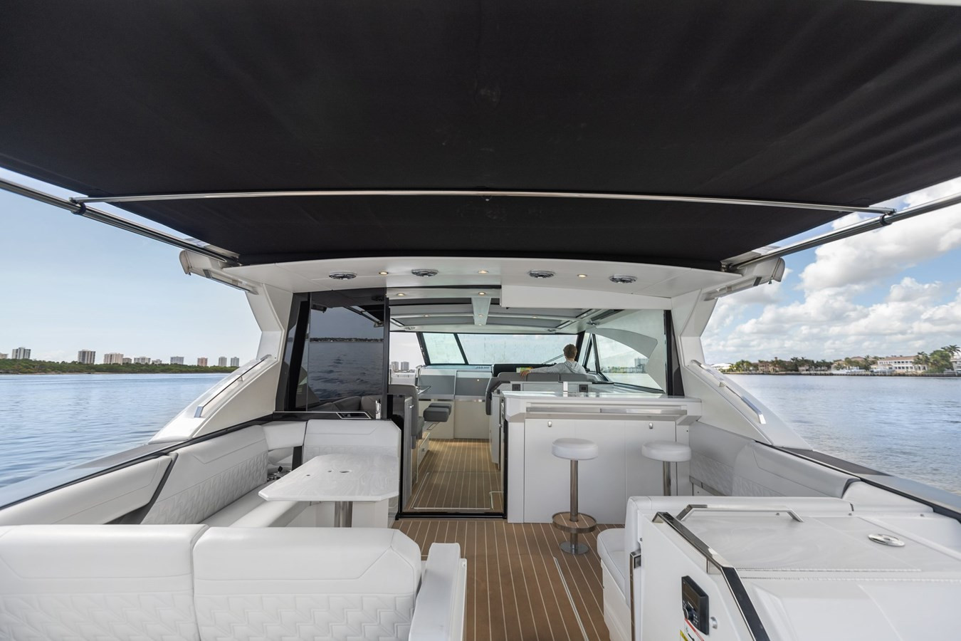 https://arconyachts.ams3.digitaloceanspaces.com/137843/conversions/large_4296348-optimize.jpg