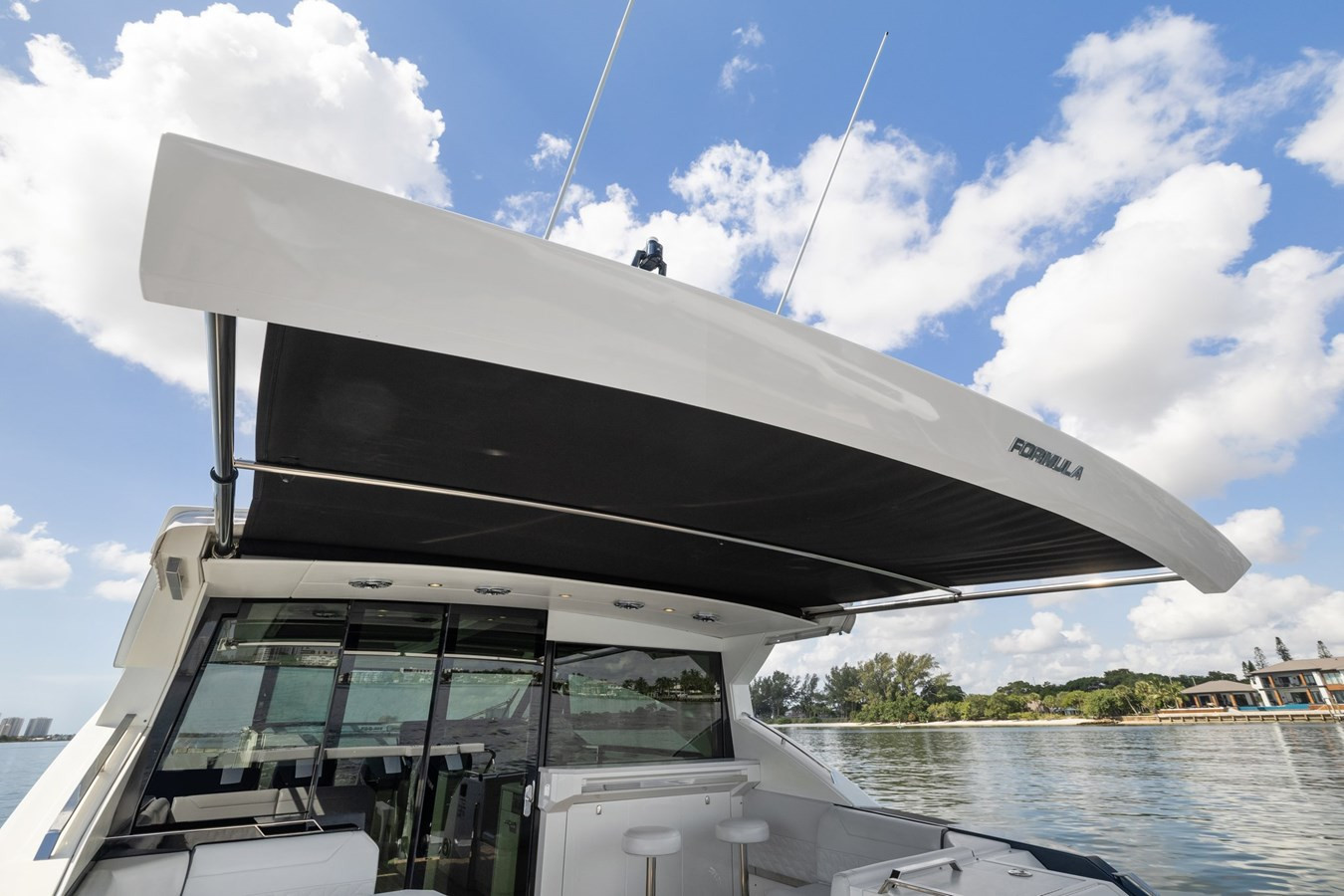 https://arconyachts.ams3.digitaloceanspaces.com/137850/conversions/large_4296350-optimize.jpg