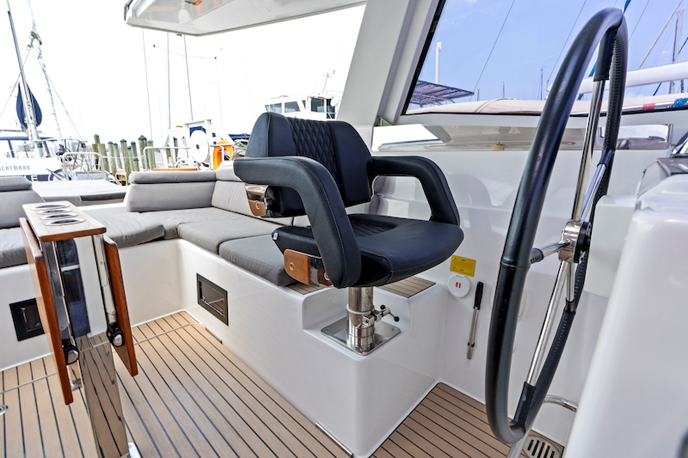 https://arconyachts.ams3.digitaloceanspaces.com/137852/conversions/large_4595188-optimize.jpg