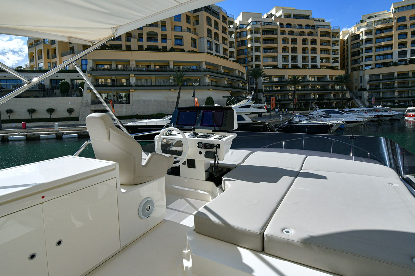 https://arconyachts.ams3.digitaloceanspaces.com/137891/conversions/large_4829752-optimize.jpg