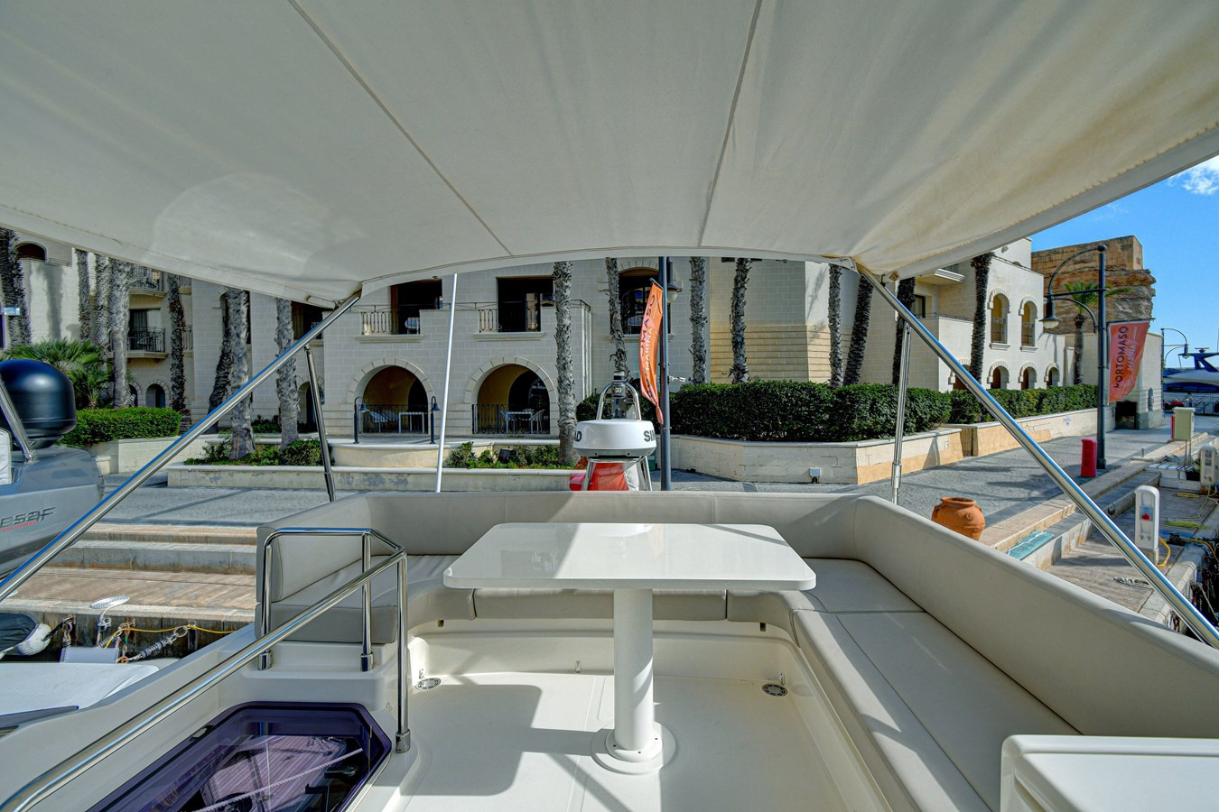 https://arconyachts.ams3.digitaloceanspaces.com/137897/conversions/large_4829754-optimize.jpg