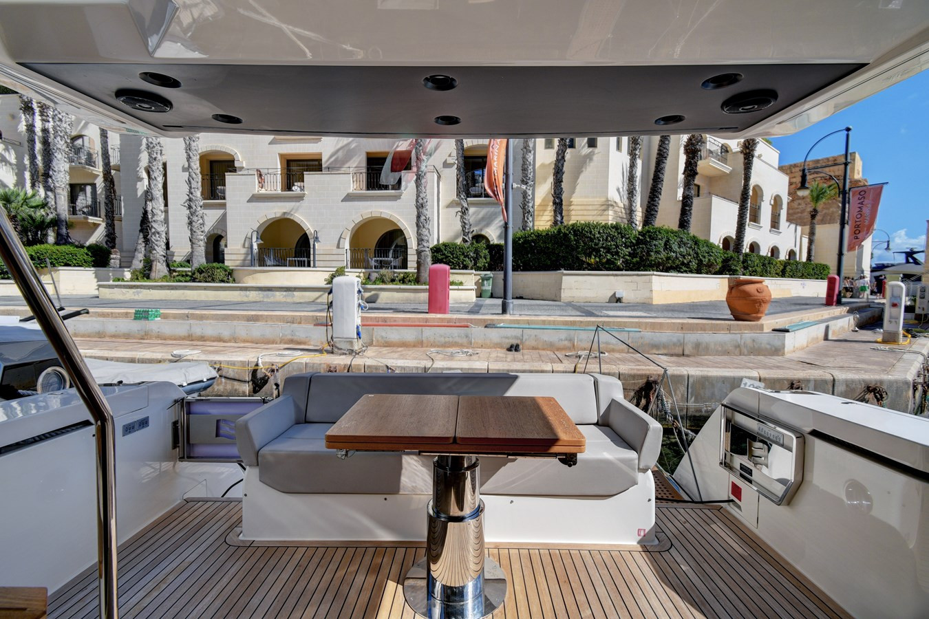 https://arconyachts.ams3.digitaloceanspaces.com/137921/conversions/large_4829762-optimize.jpg