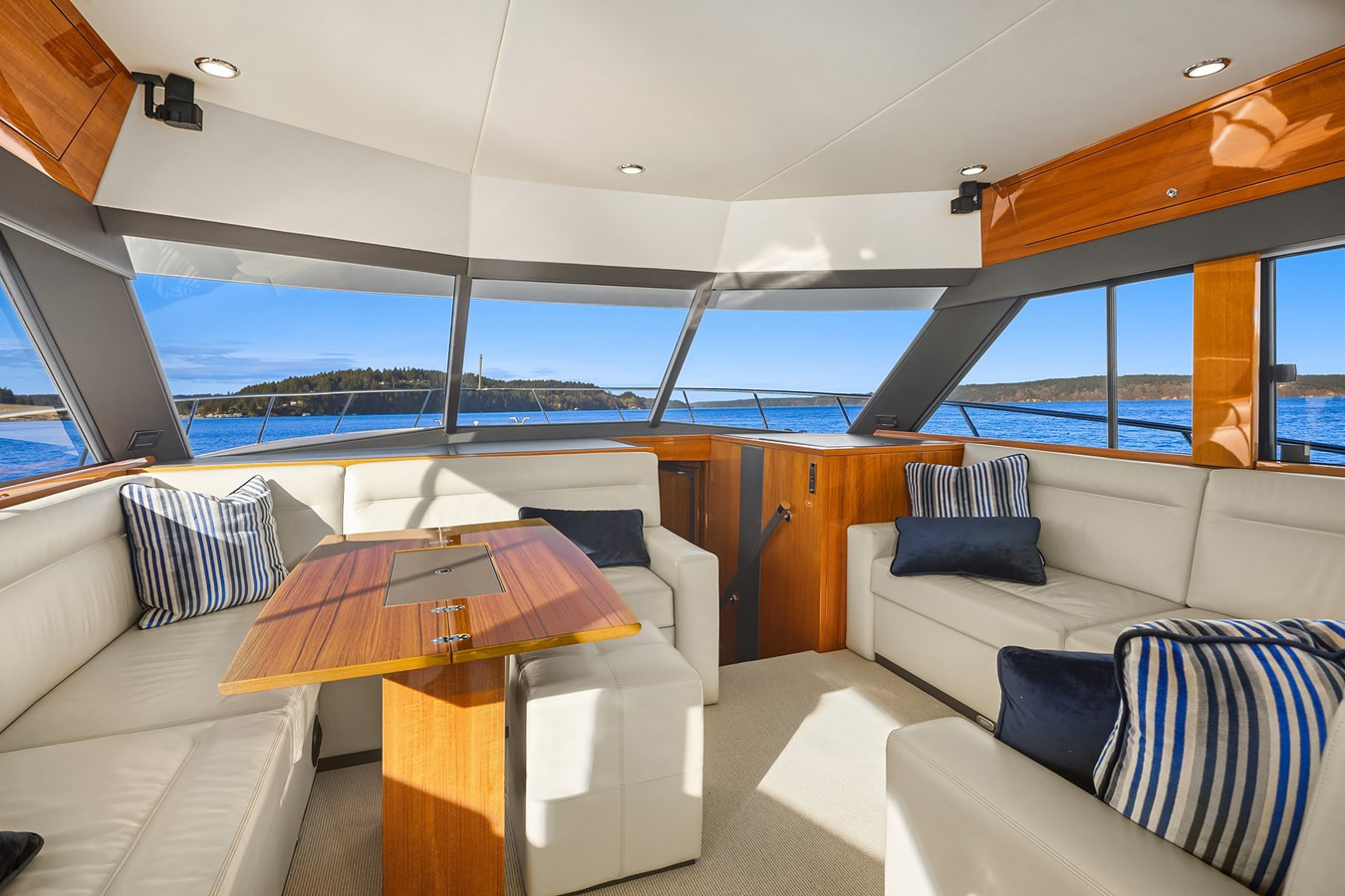 https://arconyachts.ams3.digitaloceanspaces.com/138059/conversions/large_4580820-optimize.jpg