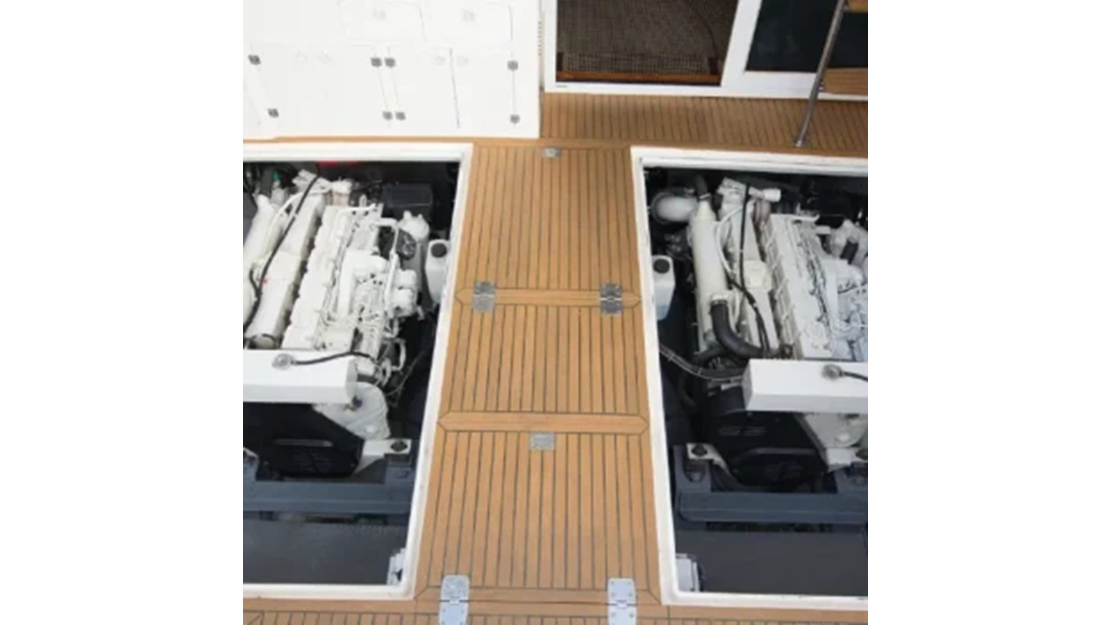https://arconyachts.ams3.digitaloceanspaces.com/138067/conversions/large_4532487-optimize.jpg