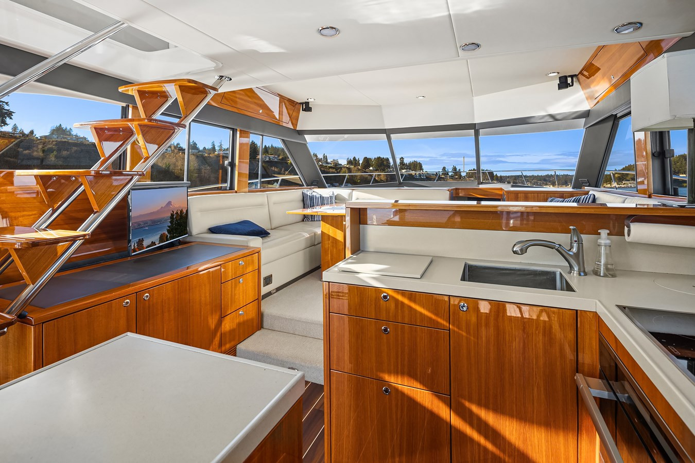 https://arconyachts.ams3.digitaloceanspaces.com/138075/conversions/large_4580826-optimize.jpg
