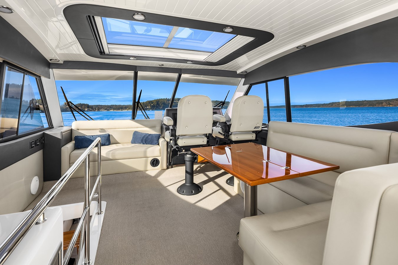 https://arconyachts.ams3.digitaloceanspaces.com/138142/conversions/large_4580849-optimize.jpg