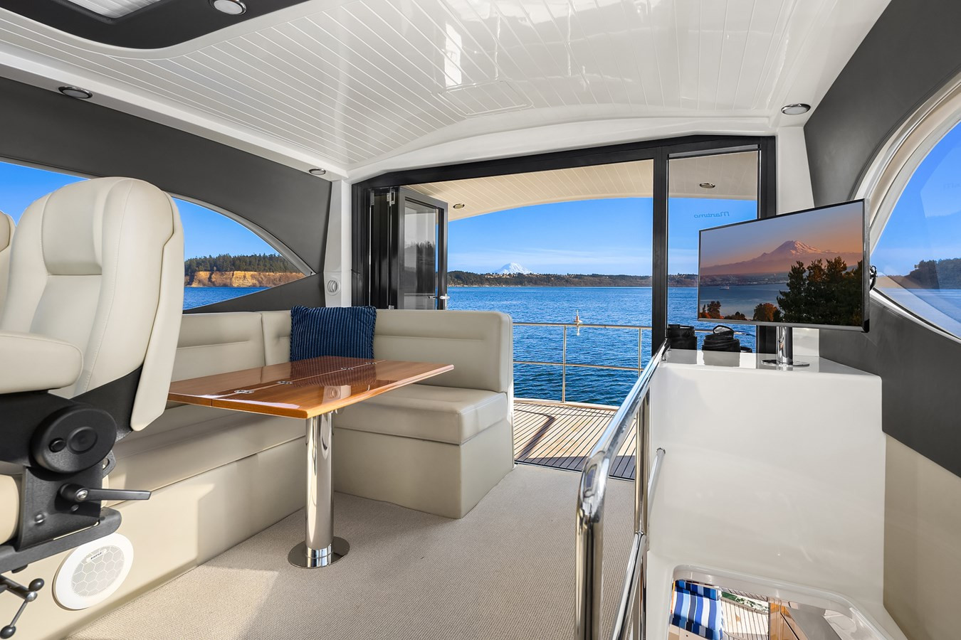 https://arconyachts.ams3.digitaloceanspaces.com/138144/conversions/large_4580850-optimize.jpg
