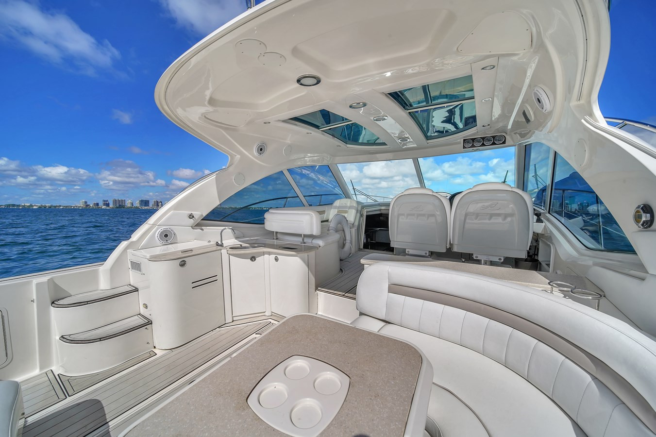 https://arconyachts.ams3.digitaloceanspaces.com/138243/conversions/large_4582536-optimize.jpg