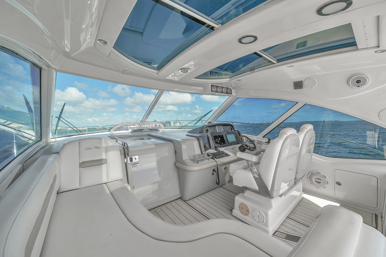 https://arconyachts.ams3.digitaloceanspaces.com/138258/conversions/large_4582543-optimize.jpg