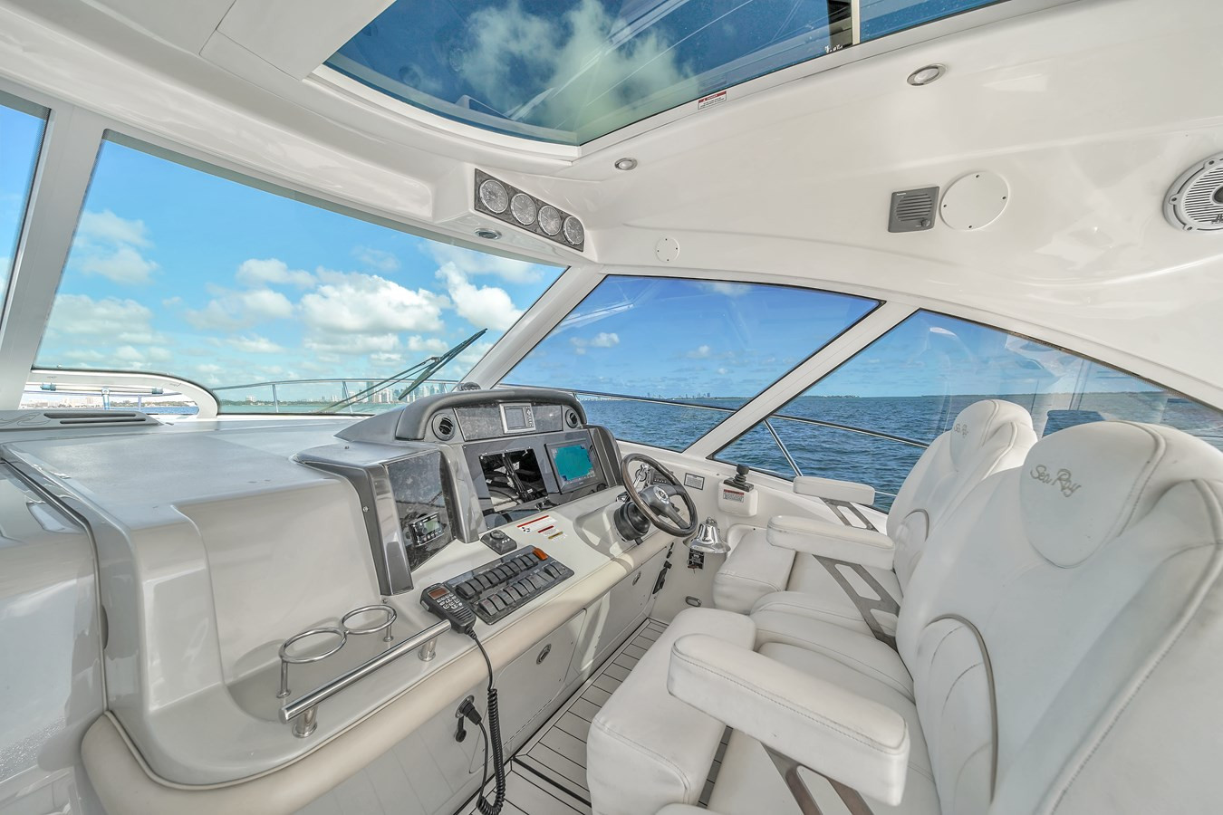 https://arconyachts.ams3.digitaloceanspaces.com/138268/conversions/large_4582547-optimize.jpg