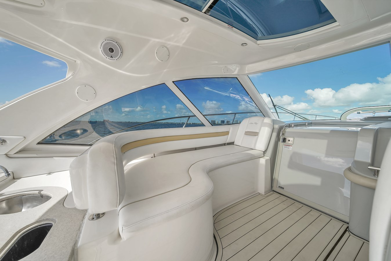 https://arconyachts.ams3.digitaloceanspaces.com/138274/conversions/large_4582550-optimize.jpg