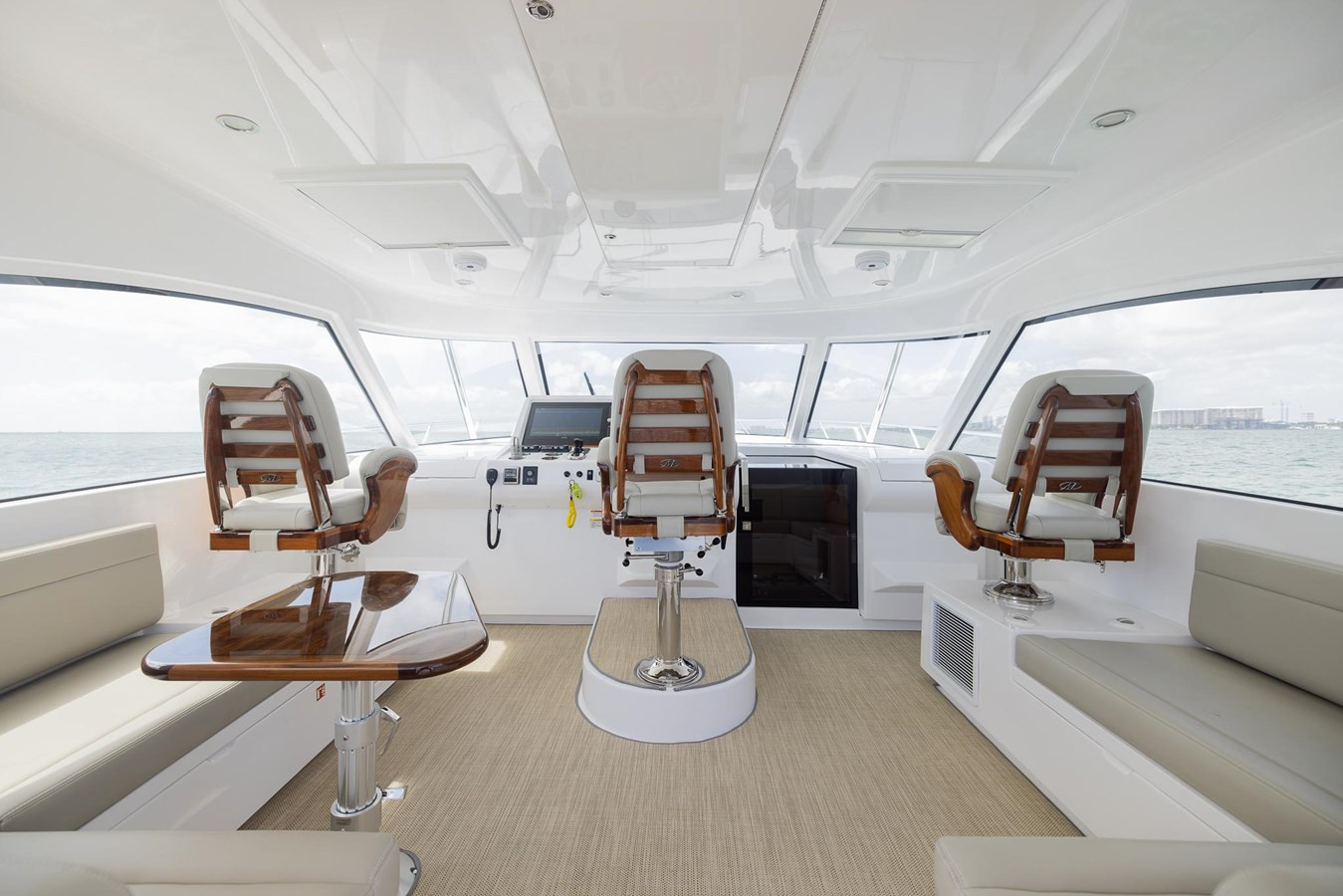https://arconyachts.ams3.digitaloceanspaces.com/138291/conversions/large_4595967-optimize.jpg