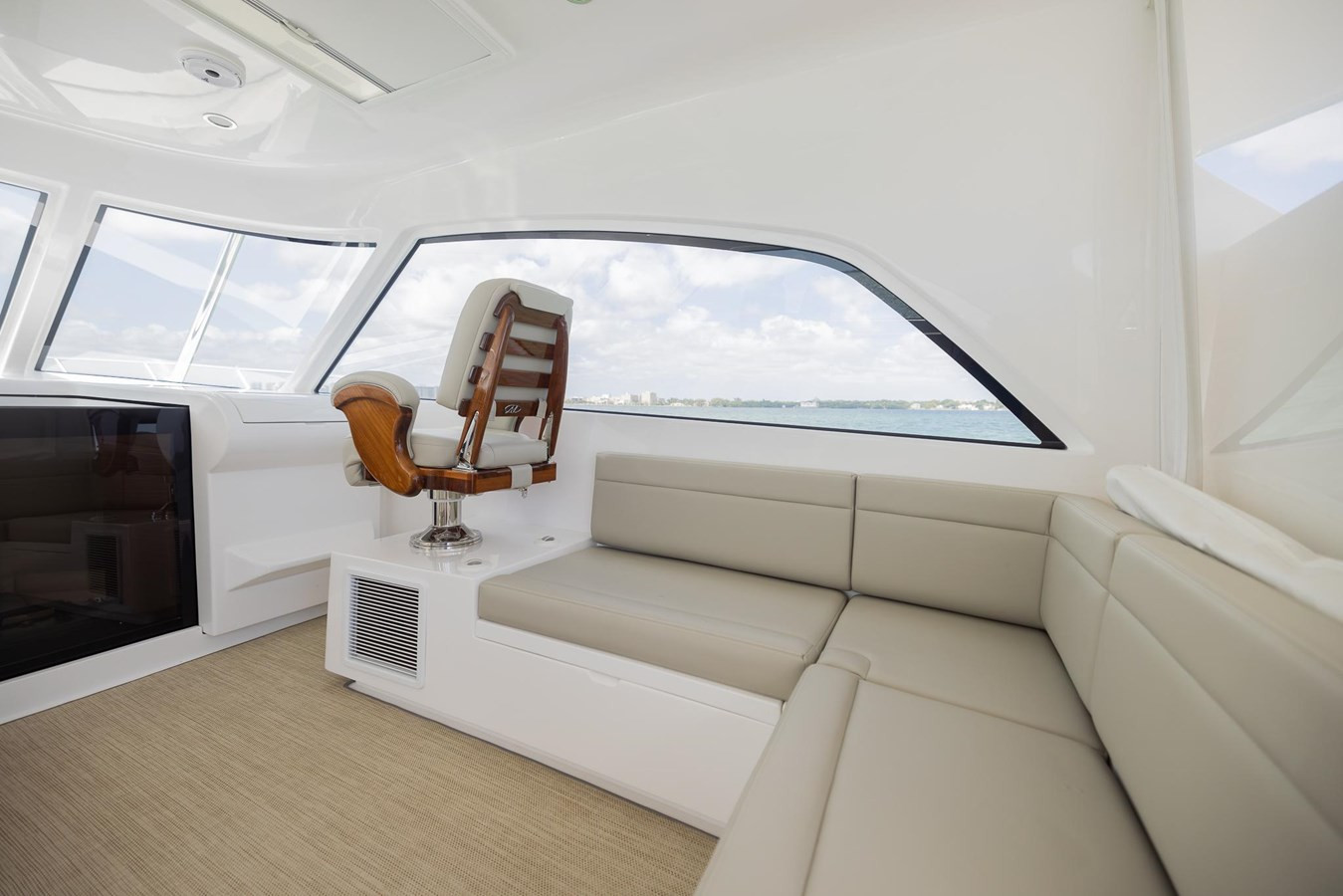 https://arconyachts.ams3.digitaloceanspaces.com/138294/conversions/large_4595968-optimize.jpg