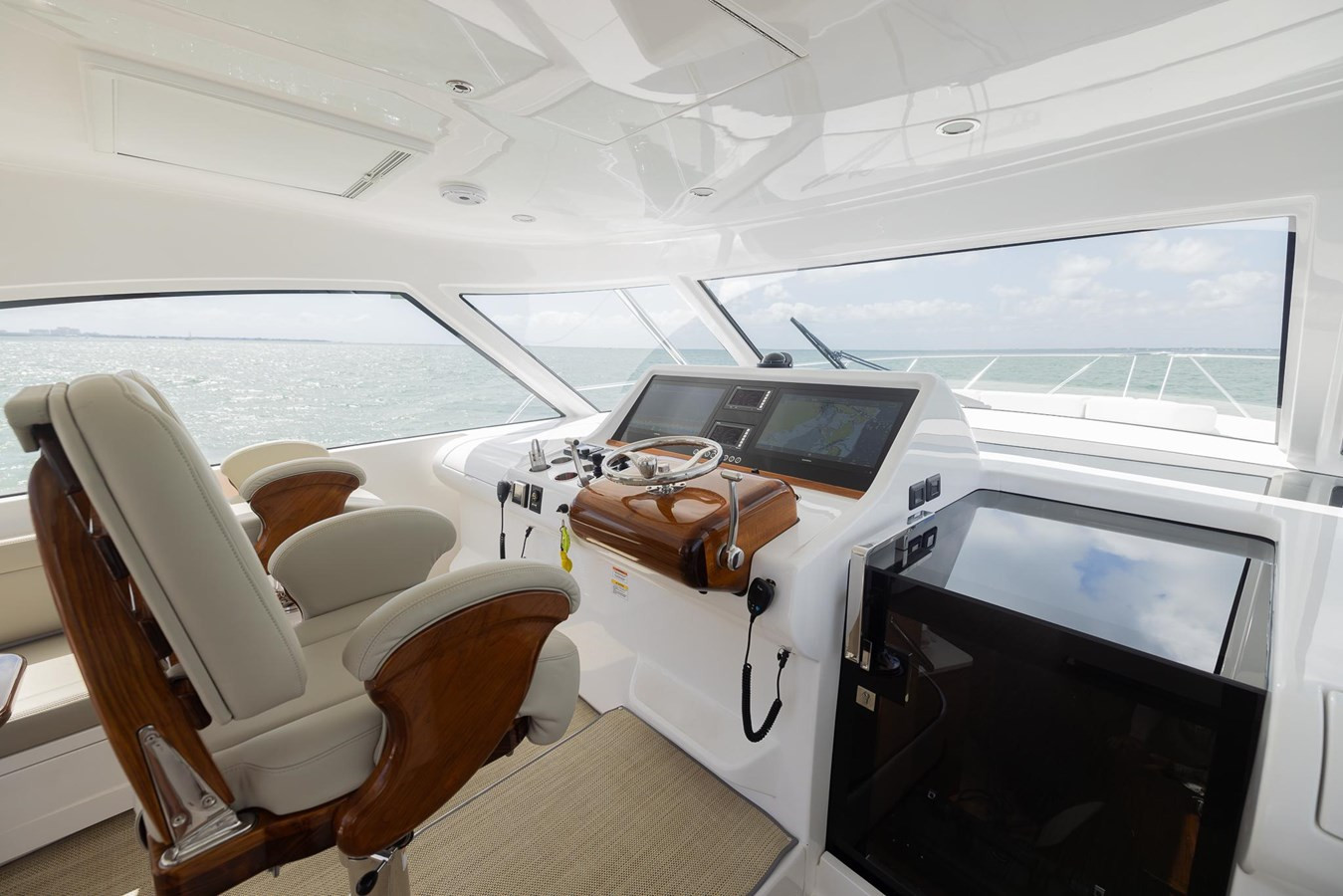 https://arconyachts.ams3.digitaloceanspaces.com/138300/conversions/large_4595970-optimize.jpg