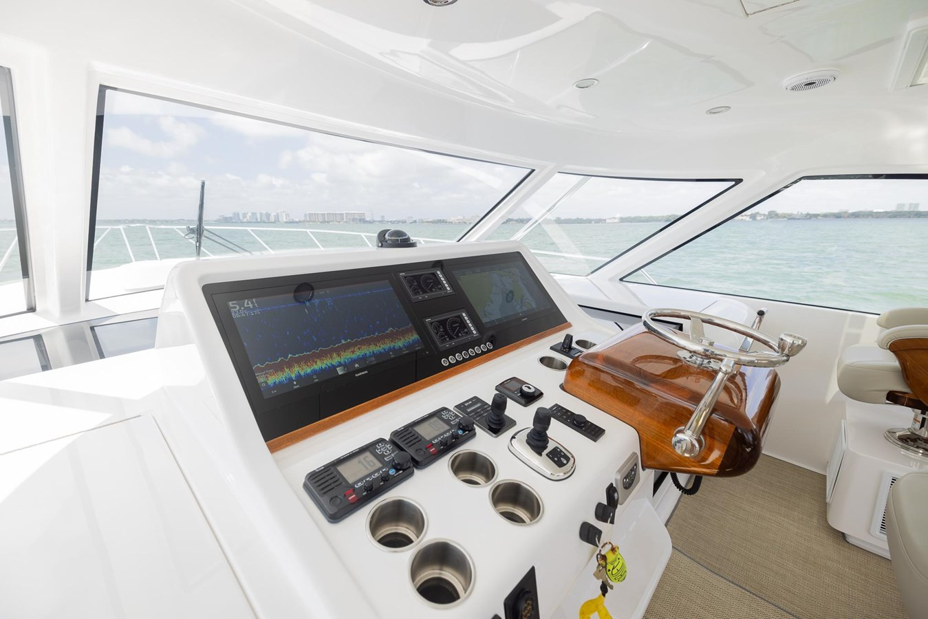 https://arconyachts.ams3.digitaloceanspaces.com/138303/conversions/large_4595971-optimize.jpg